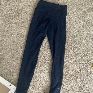 These like on leggings are a size 5 and a navy blue color